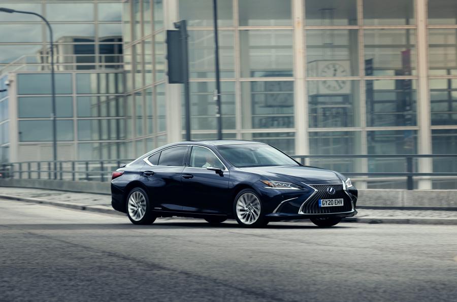  Lexus ES300h with Digital Door Monitors 2020 года  (UK) (фото 1 из 40)